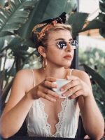 Influencer  Emma Karina - Student